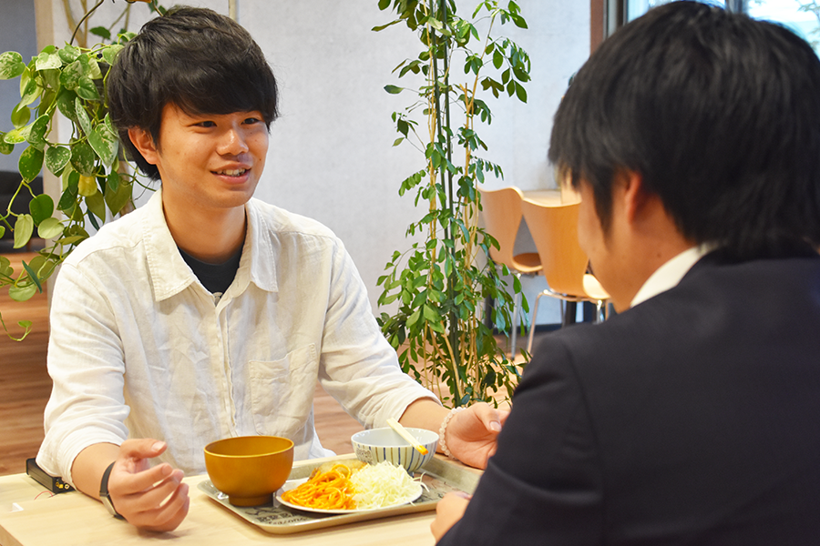 学食で食う
